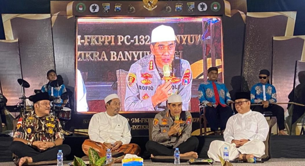 Merdunya Suara Kapolresta Banyuwangi Nembang Tradisional Campursari